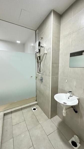Kediaman Servis untuk Dijual di Cube 8 Teens - Daniel Yong - Bathroom - PropertyGuru.com.my