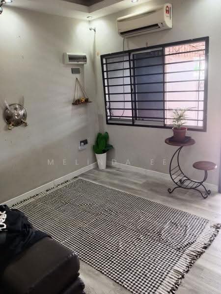 Rumah Teres 1-Tingkat untuk Dijual di Taman Johor (Tampoi) - Melinda Ee - Living Room - PropertyGuru.com.my