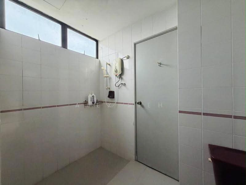 Condominium for Rent at Aloha Tower Condominium - Alex Sieh - Bathroom - PropertyGuru.com.my