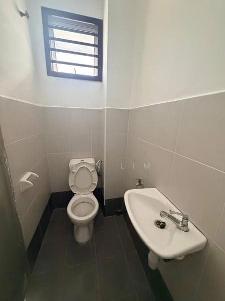 2-storey Terraced House for Sale in Kangkar Pulai (Skudai) - Win Lim - Bathroom - PropertyGuru.com.my