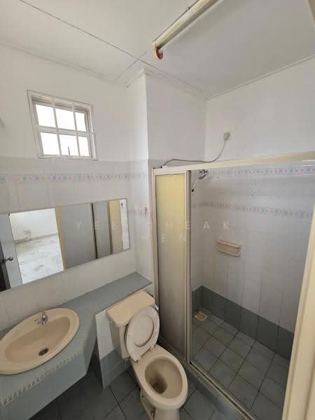2-storey Terraced House for Rent in Usj 20 (Subang Jaya) - Yee Cheak Chen - Bathroom - PropertyGuru.com.my
