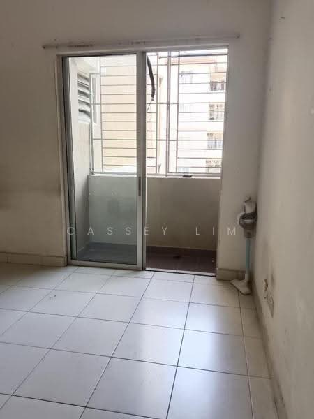 Apartment for Rent at Pangsapuri Akasia (Bandar Botanic) - Cassey Lim - Balcony - PropertyGuru.com.my