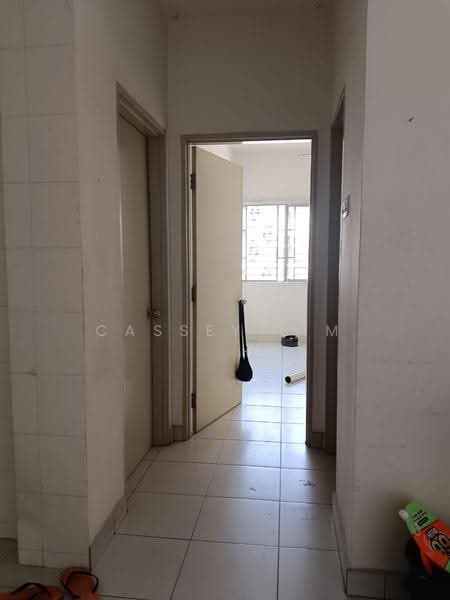 Apartment for Rent at Pangsapuri Akasia (Bandar Botanic) - Cassey Lim - Corridor - PropertyGuru.com.my