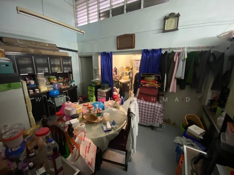 1-storey Terraced House for Sale in Kelana Jaya (Petaling Jaya) - Wan Azlan Ahmad - Dining Room - PropertyGuru.com.my