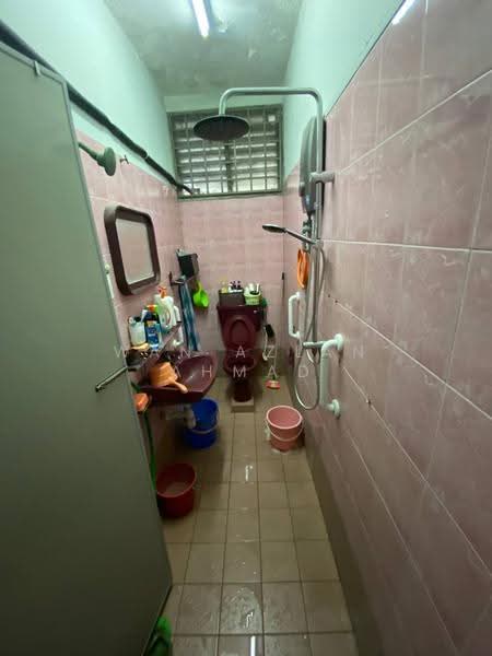 1-storey Terraced House for Sale in Kelana Jaya (Petaling Jaya) - Wan Azlan Ahmad - Bathroom - PropertyGuru.com.my