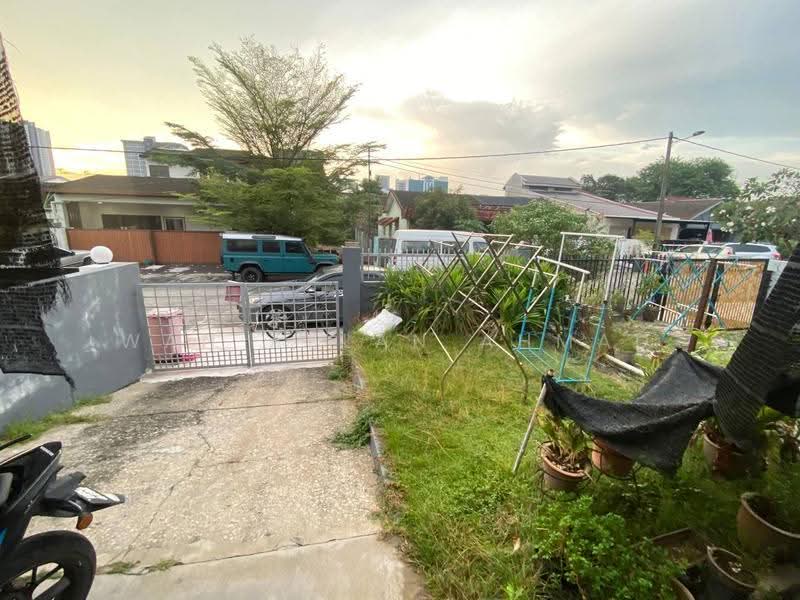 1-storey Terraced House for Sale in Kelana Jaya (Petaling Jaya) - Wan Azlan Ahmad - Exterior - PropertyGuru.com.my