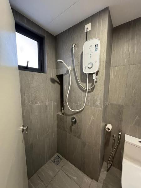 Kediaman Servis untuk Dijual di Savvy @ Riana Dutamas - Karen Pong - Bathroom - PropertyGuru.com.my