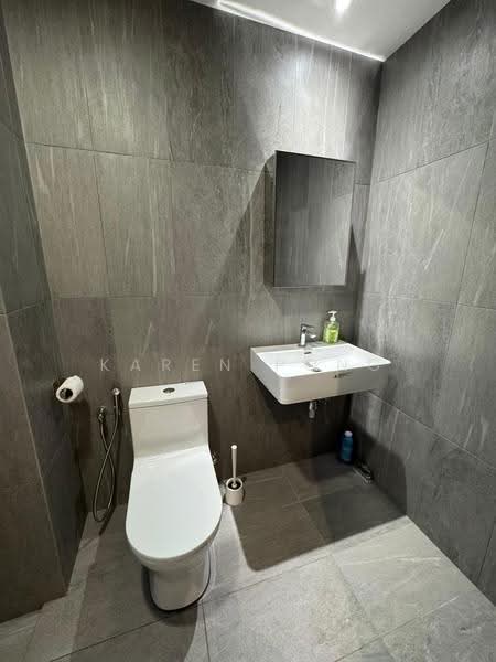 Kediaman Servis untuk Dijual di Savvy @ Riana Dutamas - Karen Pong - Bathroom - PropertyGuru.com.my