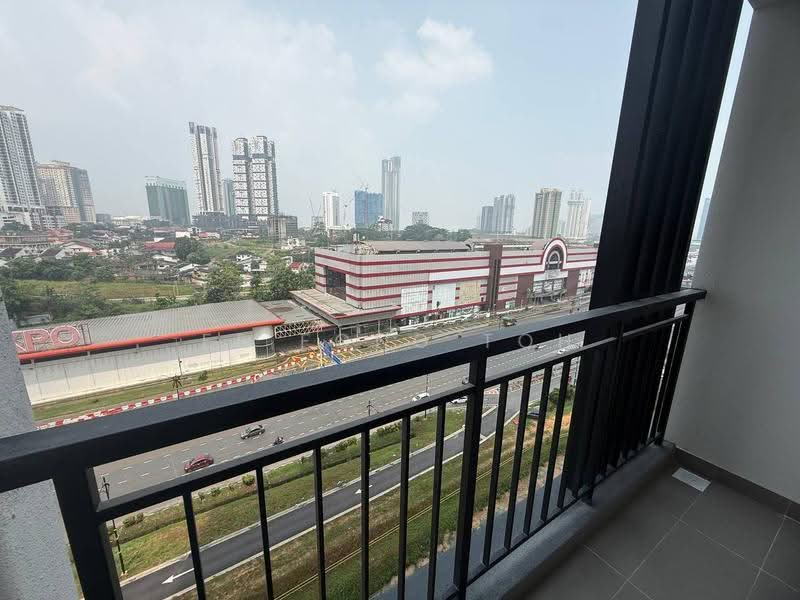 Kediaman Servis untuk Dijual di TRELLIS RESIDENCES - Ee Fong Toh - Balcony - PropertyGuru.com.my