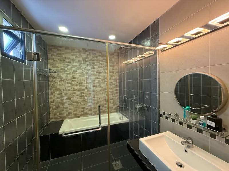 Rumah Berkembar untuk Dijual di Bandar Mahkota Cheras (Cheras) - David Chat - Bathroom - PropertyGuru.com.my