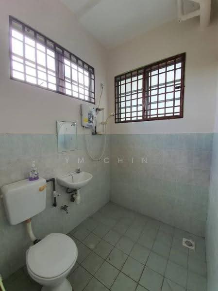 Apartment for Sale at Kings Height - YM Chin - Bathroom - PropertyGuru.com.my
