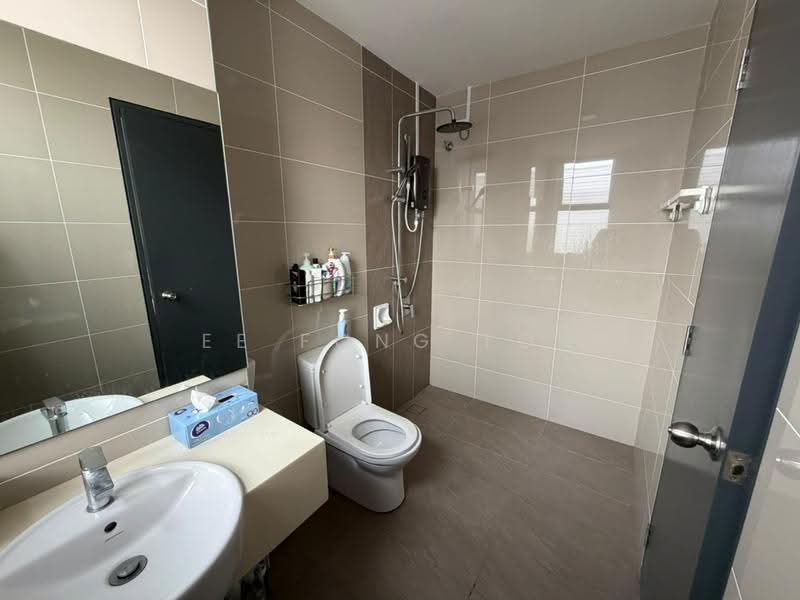2-storey Terraced House for Sale in Taman Glenmarie (Johor Bahru) - Ee Fong Toh - Bathroom - PropertyGuru.com.my