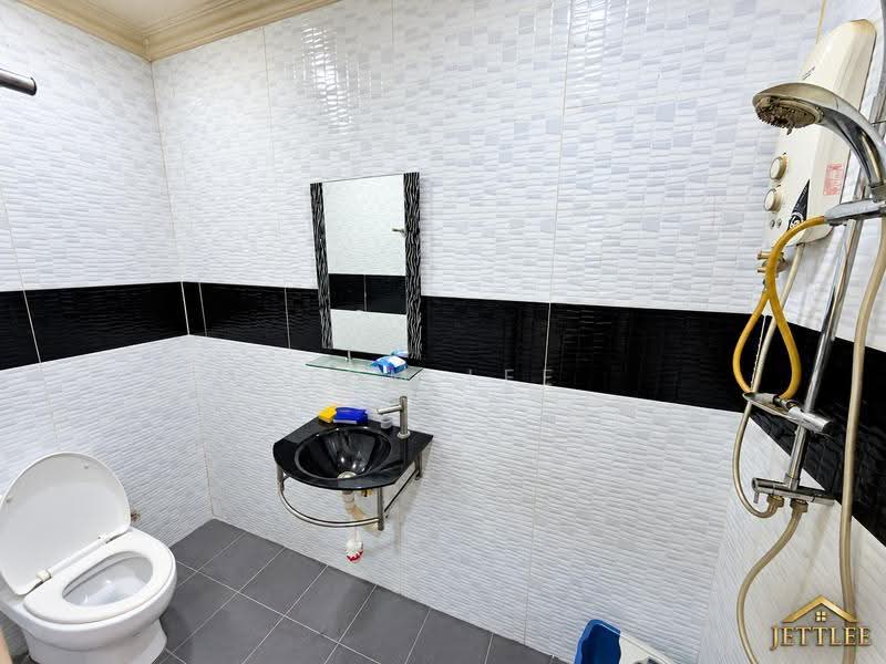 2-storey Terraced House for Sale in Taman Klang Utama (Kapar) - Tom Lee - Bathroom - PropertyGuru.com.my