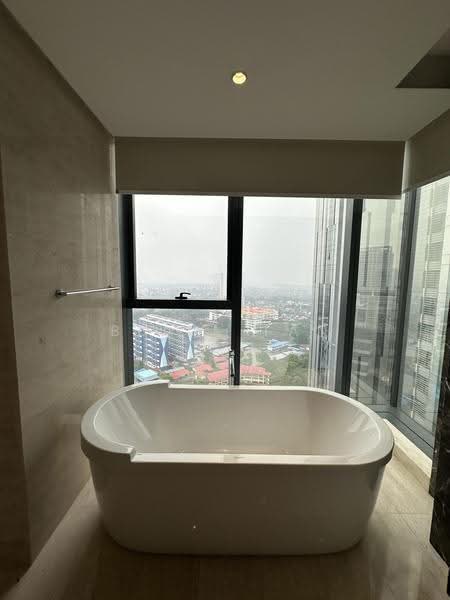Kediaman Servis untuk Dijual di The Astaka @ 1 Bukit Senyum - Bella Tan - Bathroom - PropertyGuru.com.my