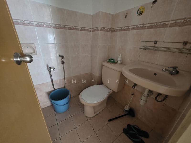 2-storey Terraced House for Sale in Seksyen 8 (Kota Damansara) - Jimmy Tan - Bathroom - PropertyGuru.com.my