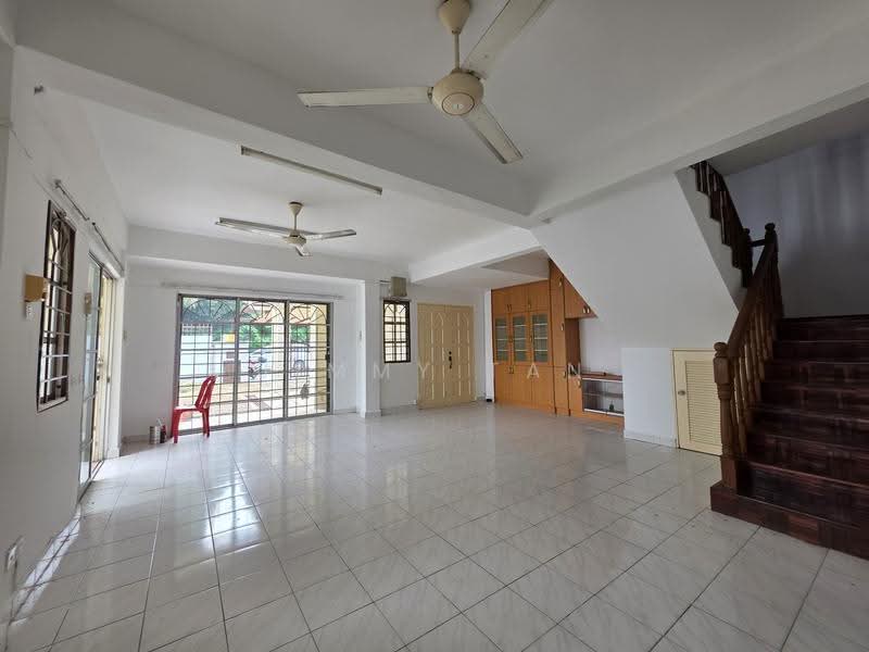 2-storey Terraced House for Sale in Seksyen 8 (Kota Damansara) - Jimmy Tan - Living Room - PropertyGuru.com.my