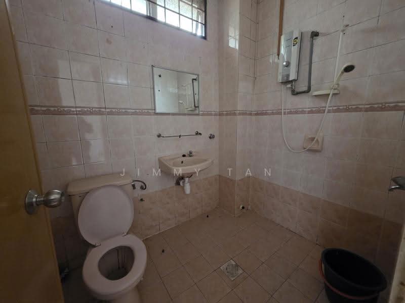 2-storey Terraced House for Sale in Seksyen 8 (Kota Damansara) - Jimmy Tan - Bathroom - PropertyGuru.com.my