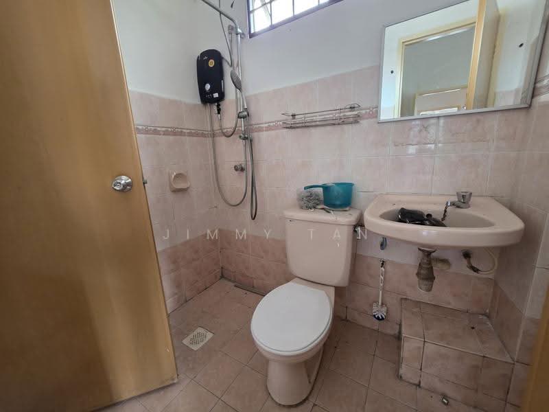 2-storey Terraced House for Sale in Seksyen 8 (Kota Damansara) - Jimmy Tan - Bathroom - PropertyGuru.com.my