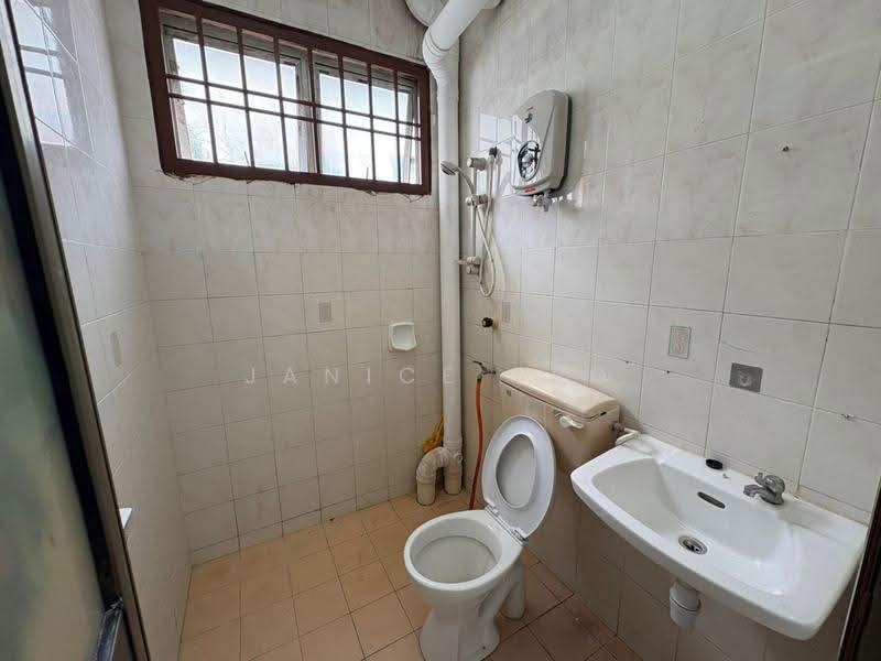 Apartment for Sale at Sri Putra Apartment - Janice Teo - Bathroom - PropertyGuru.com.my
