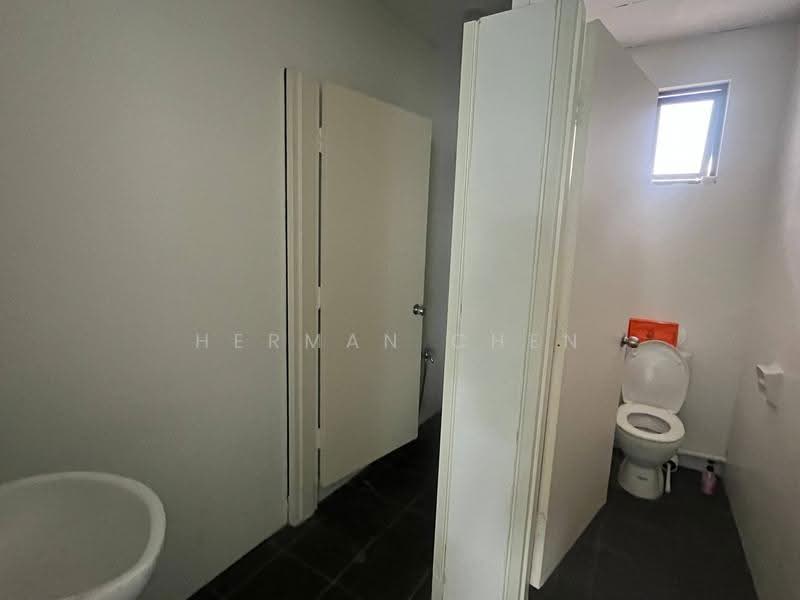 Shop for Rent in Southkey (Johor Bahru) - Herman Chen - Bathroom - PropertyGuru.com.my