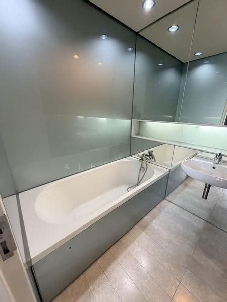 Kondominium untuk Disewa di Condominium @ The Troika - Albert . - Bathroom - PropertyGuru.com.my