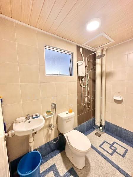 Apartment for Sale at De Bayu Apartment - Nana Cheah - Bathroom - PropertyGuru.com.my