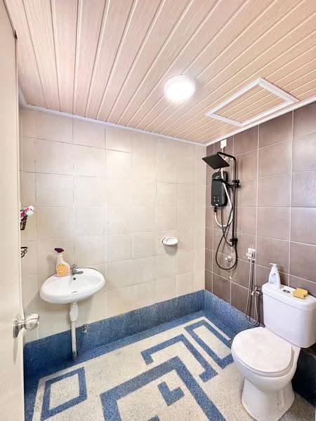 Apartment for Sale at De Bayu Apartment - Nana Cheah - Bathroom - PropertyGuru.com.my