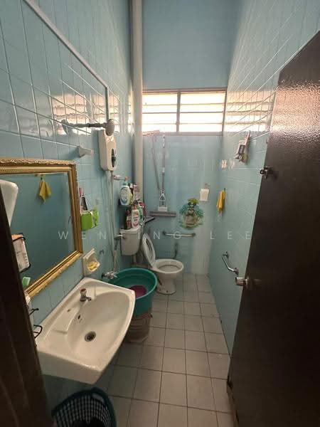 1-storey Terraced House for Sale in Taman Rinting (Masai) - Wenting Lee - Bathroom - PropertyGuru.com.my