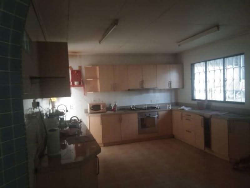 Bungalow House for Sale in Taman Yarl (Jalan Klang Lama (Old Klang Road)) - Billy Chan - Kitchen - PropertyGuru.com.my