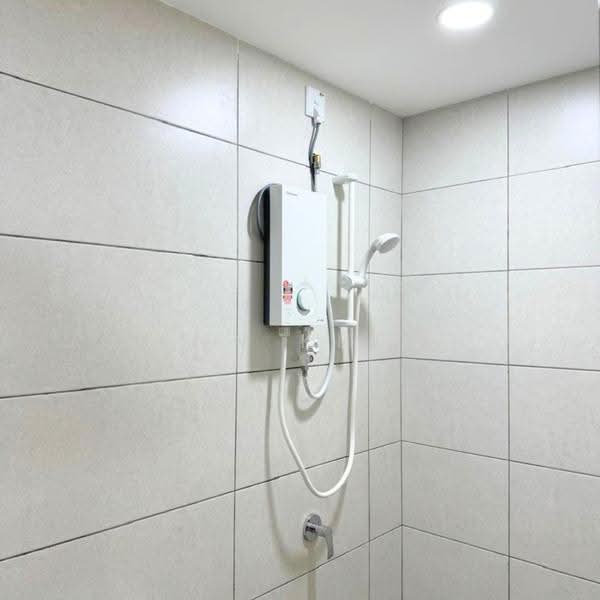 Kediaman Servis untuk Dijual di MARC Residences - Ann Khor - Bathroom - PropertyGuru.com.my