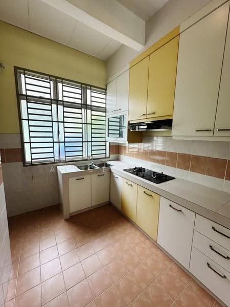 Rumah Teres 2-Tingkat untuk Dijual di Taman Bestari Indah (Ulu Tiram) - Alice Chia - Kitchen - PropertyGuru.com.my