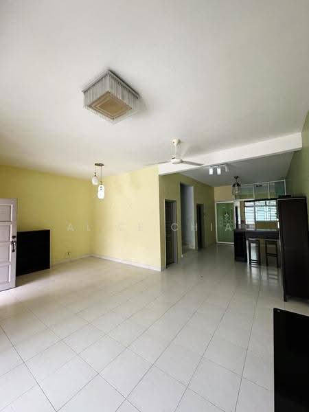 Rumah Teres 2-Tingkat untuk Dijual di Taman Bestari Indah (Ulu Tiram) - Alice Chia - Living Room - PropertyGuru.com.my