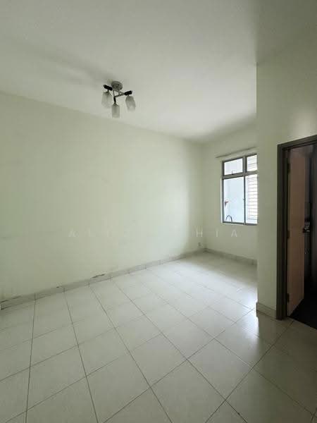 Rumah Teres 2-Tingkat untuk Dijual di Taman Bestari Indah (Ulu Tiram) - Alice Chia - Living Room - PropertyGuru.com.my