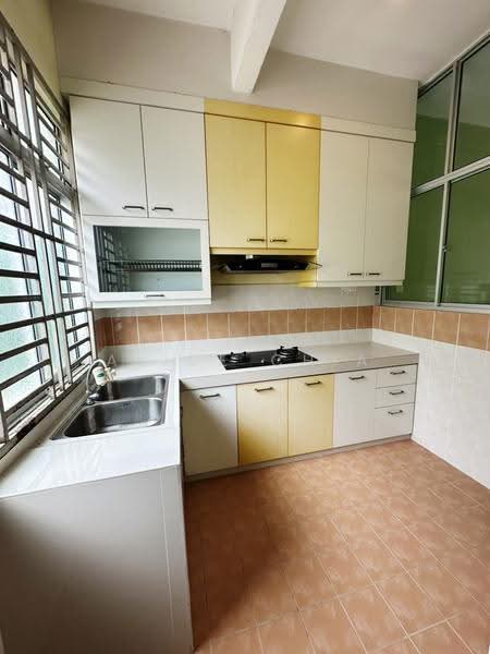 Rumah Teres 2-Tingkat untuk Dijual di Taman Bestari Indah (Ulu Tiram) - Alice Chia - Kitchen - PropertyGuru.com.my