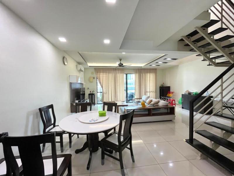 Rumah Teres 2.5-Tingkat untuk Dijual di Seksyen 16 (Shah Alam) - Josephine Chou - Living Room - PropertyGuru.com.my