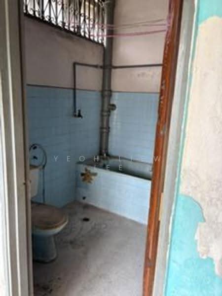 Semi-Detached House for Sale in Kampung Kasipillay (Kuala Lumpur) - Yeoh Liew Lee - Bathroom - PropertyGuru.com.my