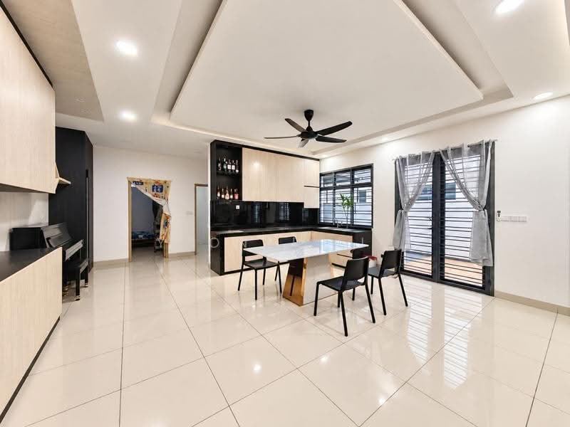 Rumah Kluster untuk Dijual di Taman Mount Austin (Tebrau) - Yvonne Lim - Kitchen - PropertyGuru.com.my