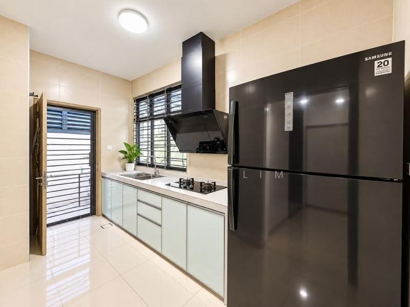 Rumah Kluster untuk Dijual di Taman Mount Austin (Tebrau) - Yvonne Lim - Kitchen - PropertyGuru.com.my