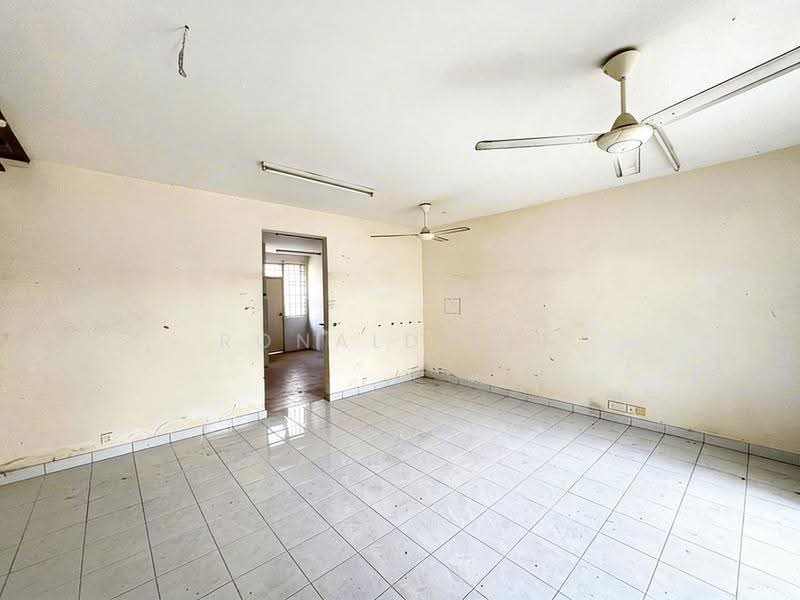 2-storey Terraced House for Sale in Sungai Ara (Penang) - Ronald Kee - Living Room - PropertyGuru.com.my