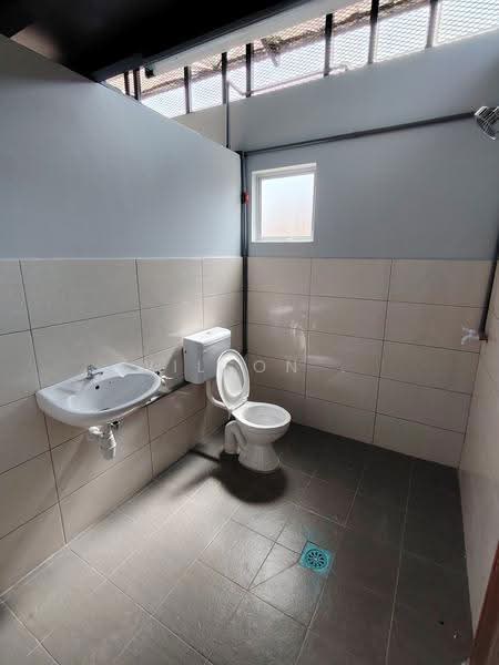 Gudang untuk Disewa di Ampang Jaya (Ampang) - Wilson . - Bathroom - PropertyGuru.com.my