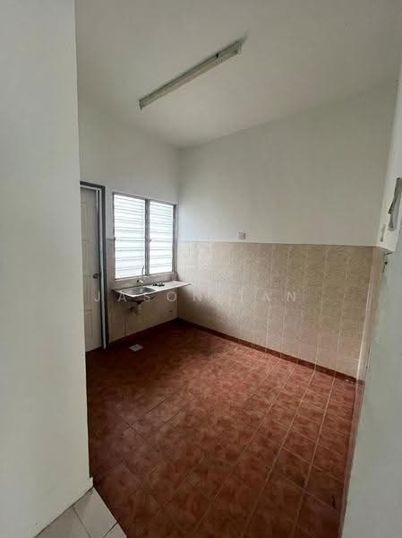 2-storey Terraced House for Rent in Taman Puncak Jalil (Seri Kembangan) - Jason Tan - Kitchen - PropertyGuru.com.my