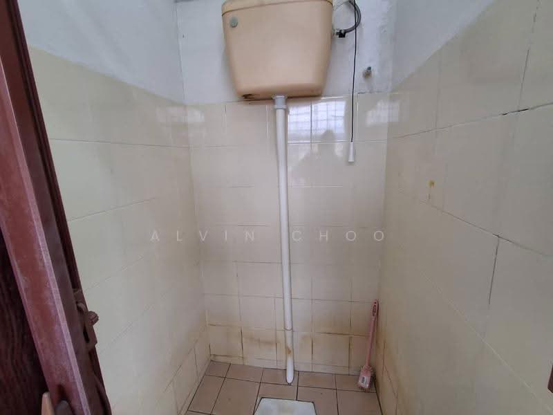 Flat for Sale at Pandan Ria (Block D) - Alvin Choo - Bathroom - PropertyGuru.com.my