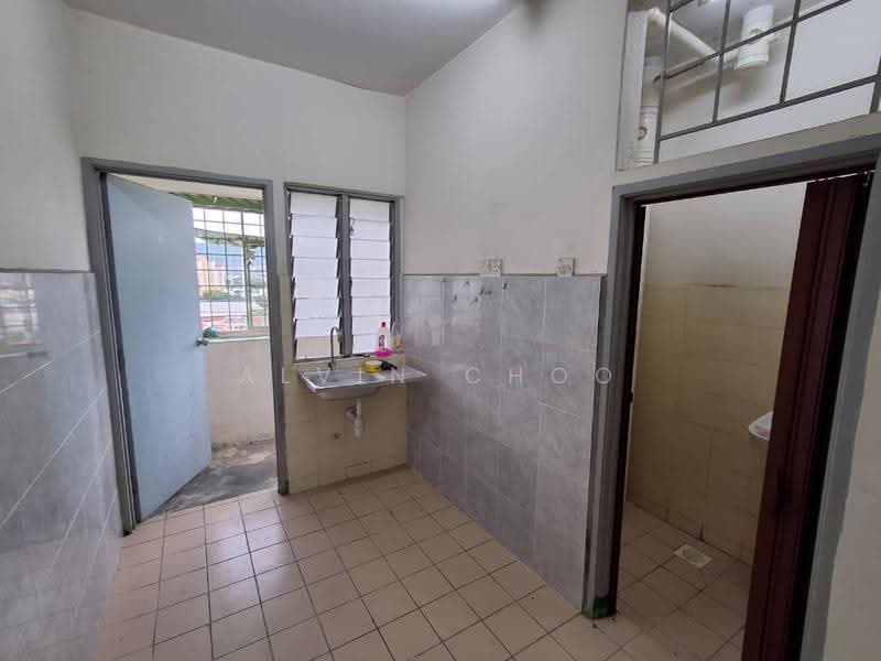 Flat for Sale at Pandan Ria (Block D) - Alvin Choo - Kitchen - PropertyGuru.com.my