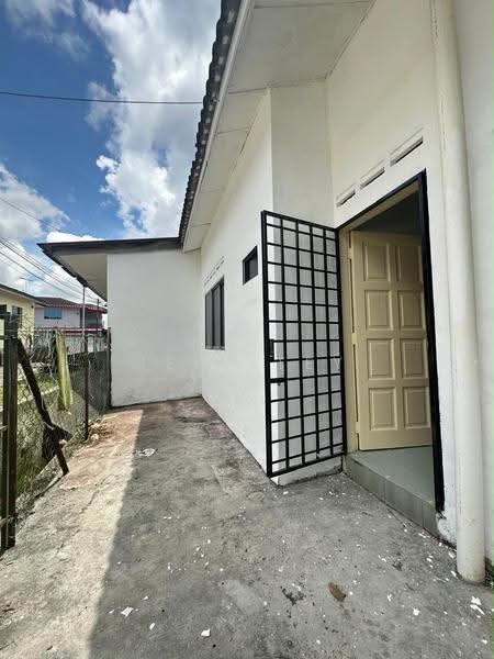 1-storey Terraced House for Sale in Taman Desa (Kulai) - Jesy Tey - Exterior - PropertyGuru.com.my