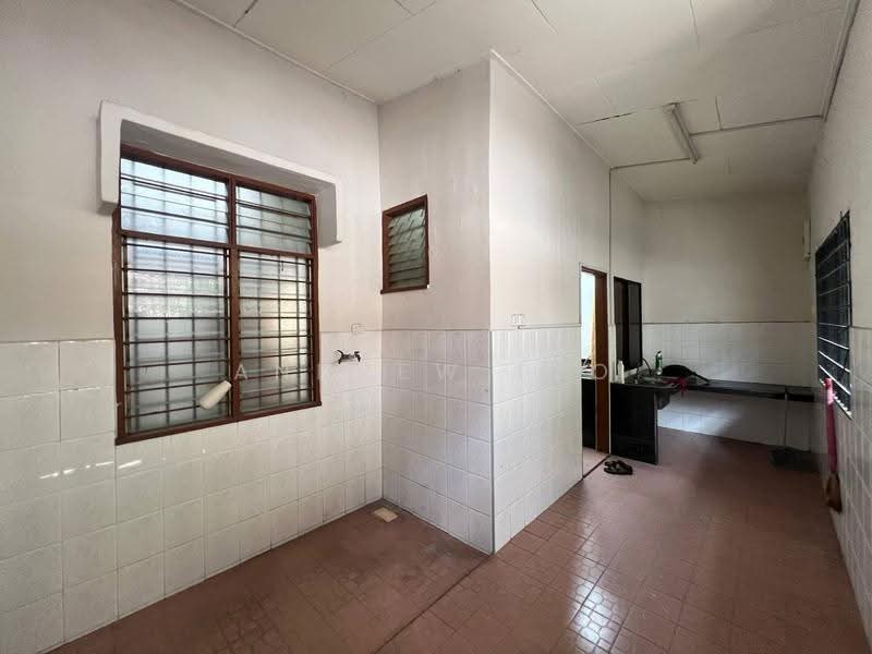 2-storey Terraced House for Sale in Taman Desa Jaya (Johor Bahru) - Andrew Teo - Kitchen - PropertyGuru.com.my