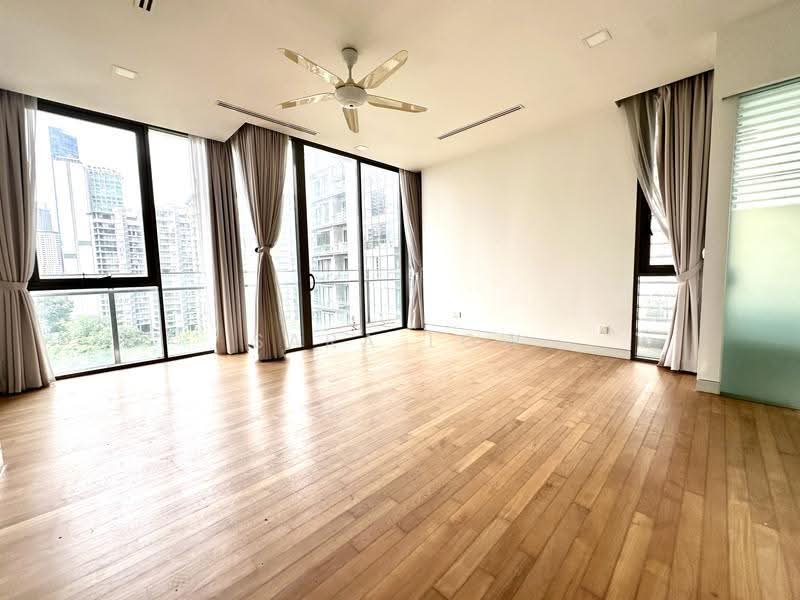 Kediaman Servis untuk Dijual di Suria Stonor - Sara Low - Living Room - PropertyGuru.com.my