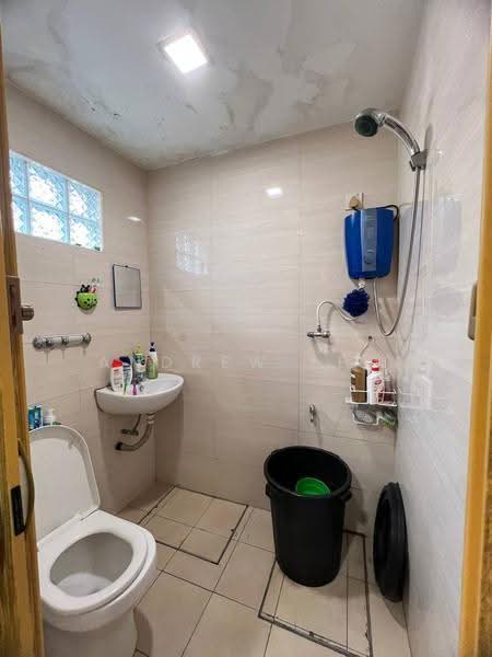 1-storey Terraced House for Sale in Taman Johor Jaya (Johor Bahru) - Andrew Teo - Bathroom - PropertyGuru.com.my