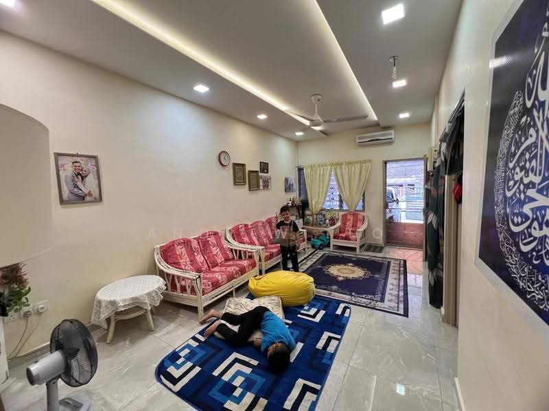 1-storey Terraced House for Sale in Taman Johor Jaya (Johor Bahru) - Andrew Teo - Living Room - PropertyGuru.com.my