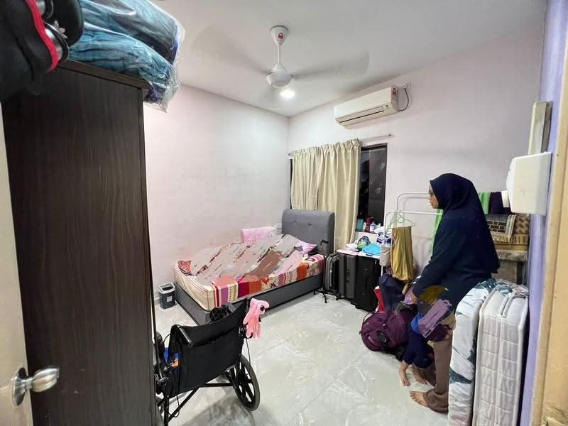 1-storey Terraced House for Sale in Taman Johor Jaya (Johor Bahru) - Andrew Teo - Bedroom - PropertyGuru.com.my