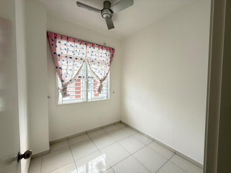 2-storey Terraced House for Sale in Jementah (Johor) - Albert Liew - Bedroom - PropertyGuru.com.my